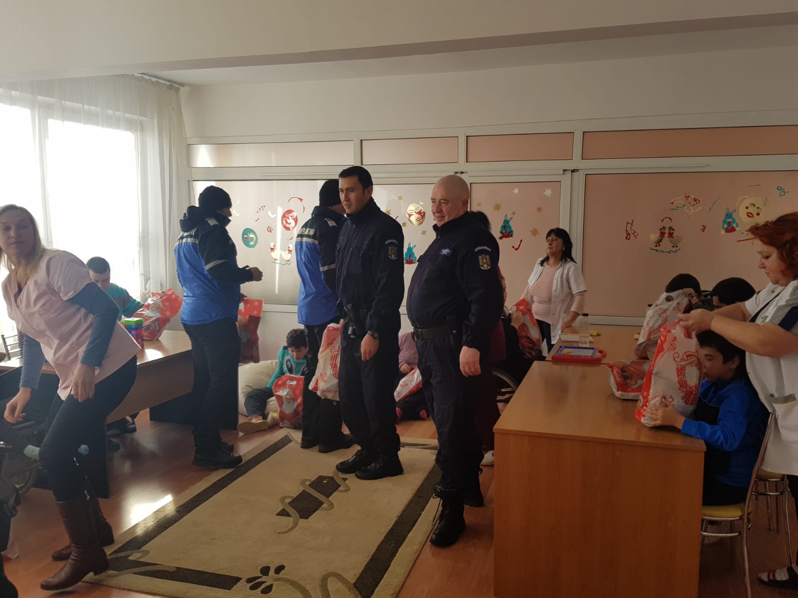 Jandarmii au „descins” la Complexul de Servicii Comunitare pentru Copii cu Dizabilităţi