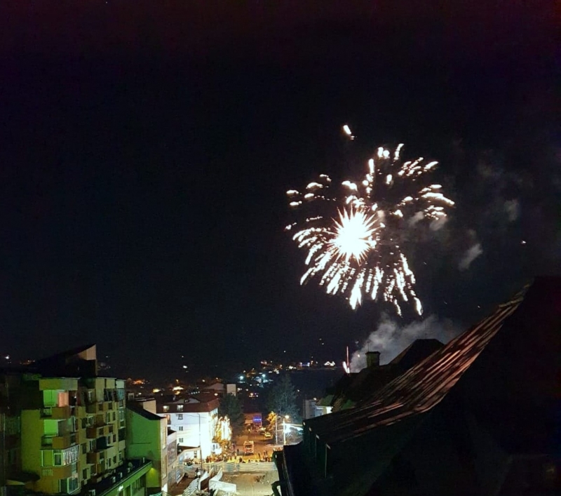 VIDEO: Foc de artificii în centrul orașului Câmpulung la cumpăna dintre ani