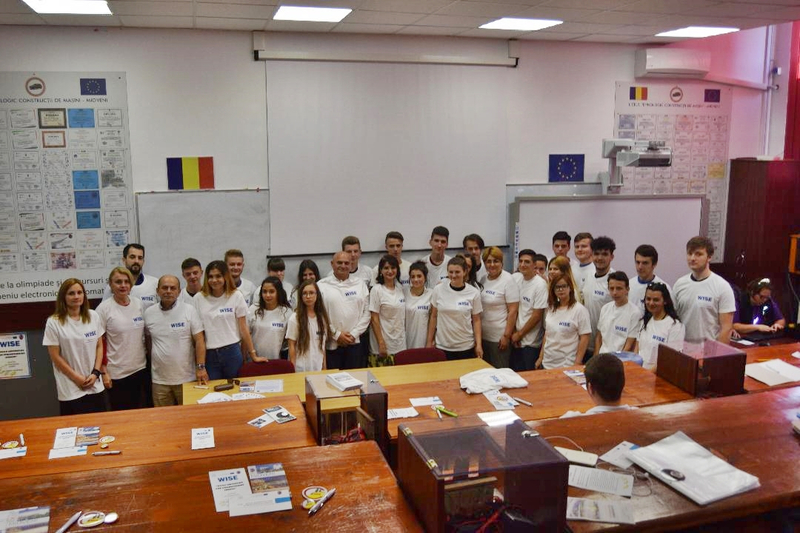 Dezbatere pe tema „Viitorul tinerilor Europei sub Președinția României”, la Mioveni