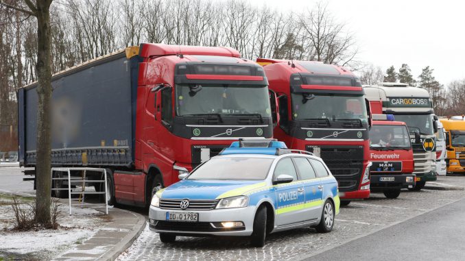 Șofer de tir, găsit mort în zona de odihnă din Eichelberg