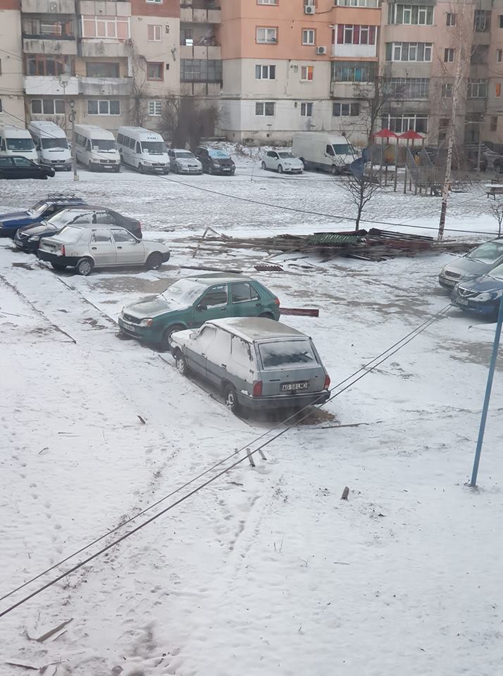 URGIE în Câmpulung! Acoperișuri smulse de vânt!