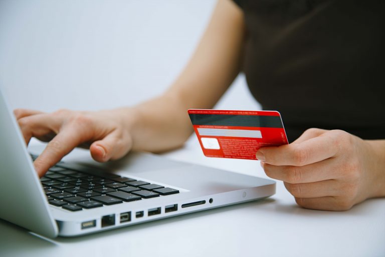 La Mioveni, impozitele și taxele locale pot fi achitate și online