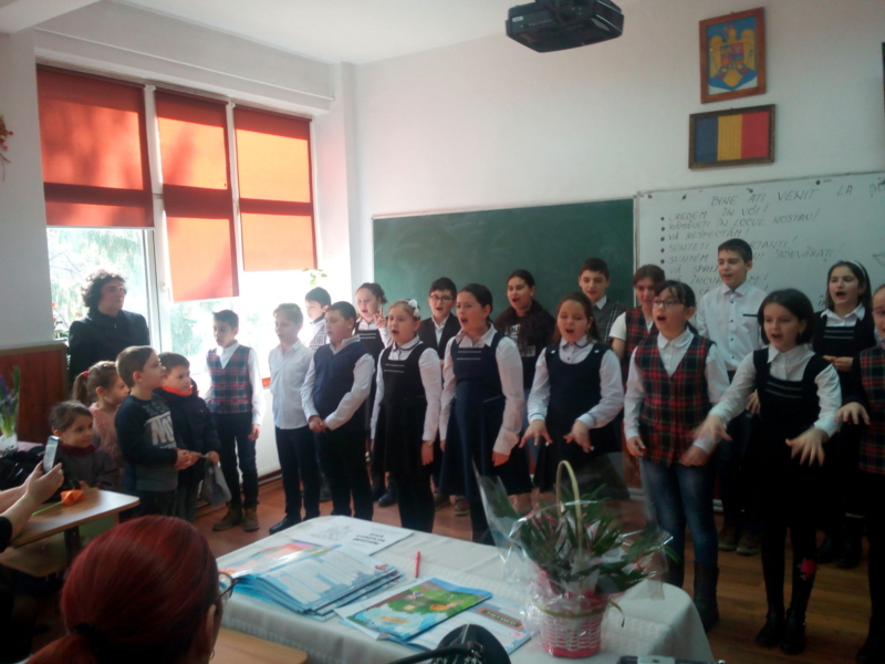 Și-a deschis porțile pentru dumneavoastră, copiii, părinții și bunicii din comunitatea noastră!