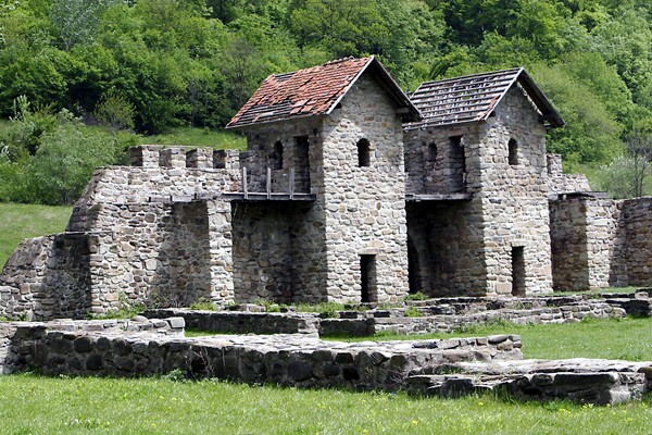 Vestigii de la siturile Cetățeni, Castrul Roman Jidova, Castrul de la Voinești într-o expoziție