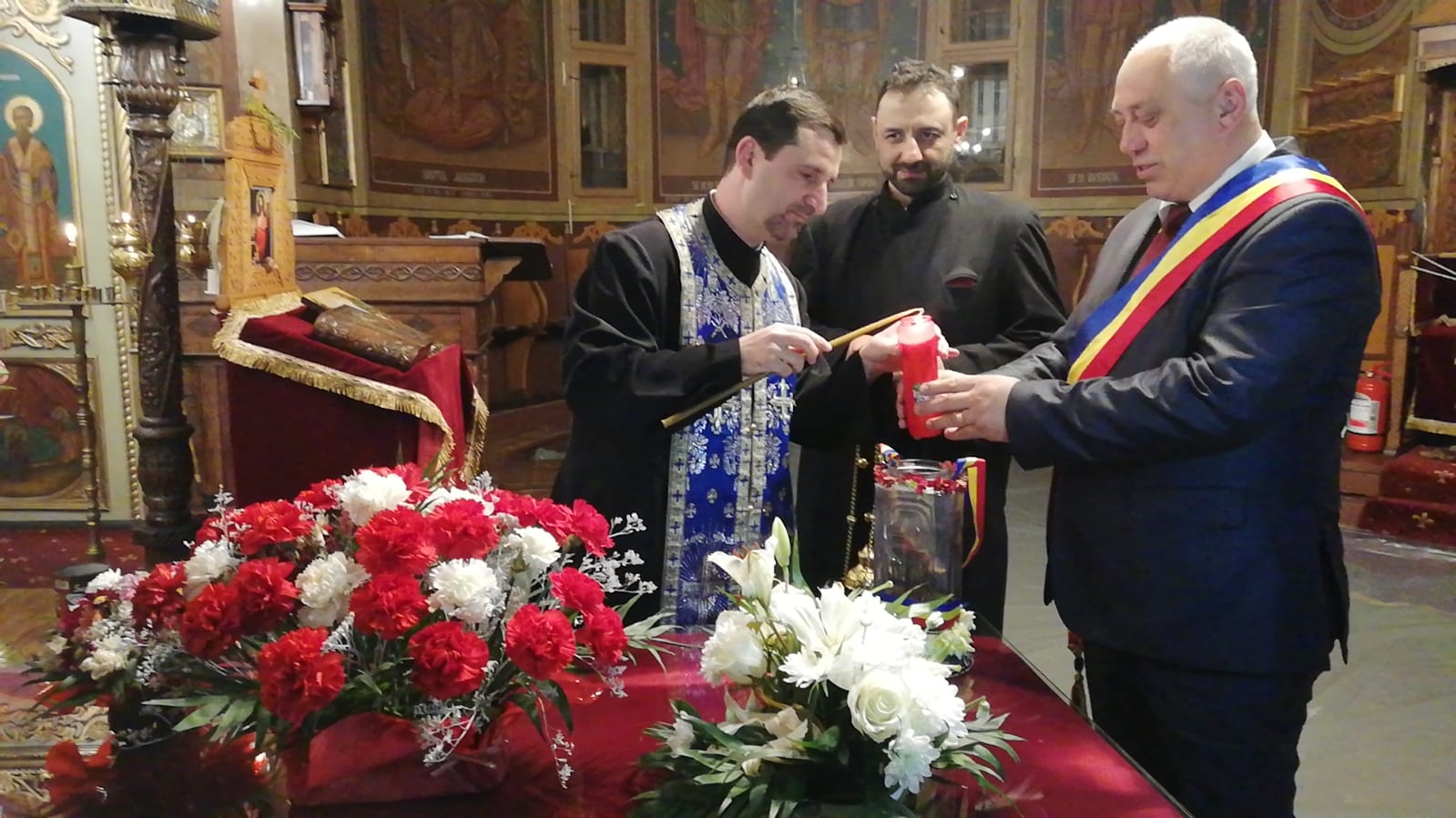 Lumina Sfântă de la Ierusalim a ajuns în toate bisericile din Lerești! VIDEO