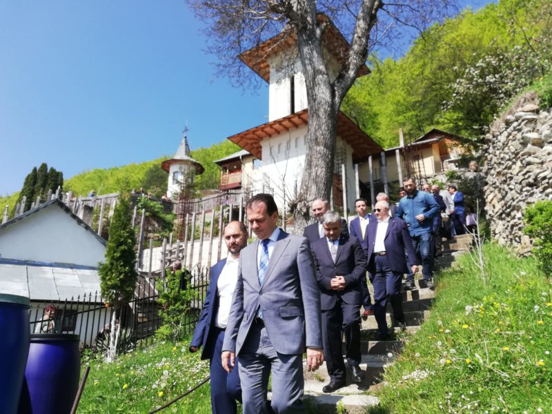 PNL şi Orban vor să blocheze creşterea salariilor!
