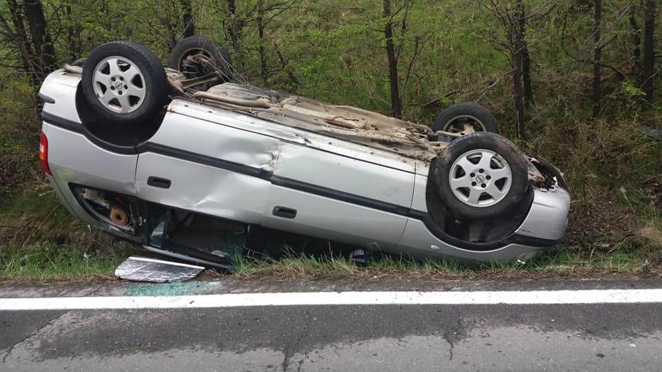 Doi pensionari s-au răsturnat cu maşina pe Mateiaş!