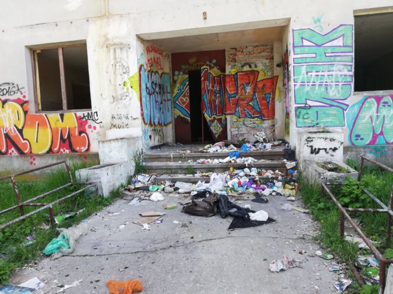 Imagini dezolante cu câteva blocuri din Câmpulung!