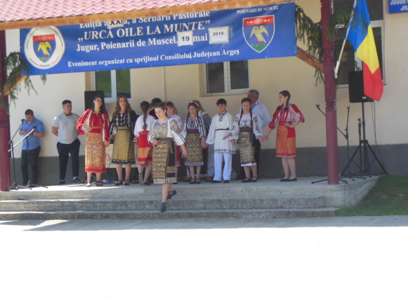 De la Jugur, oile pleacă la munte acompaniate de muzică populară