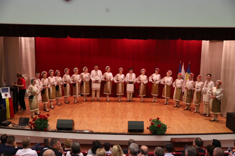 „Un băiat şi o fată” şi Centrul Cultural Mioveni au premiat 20 de tineri!