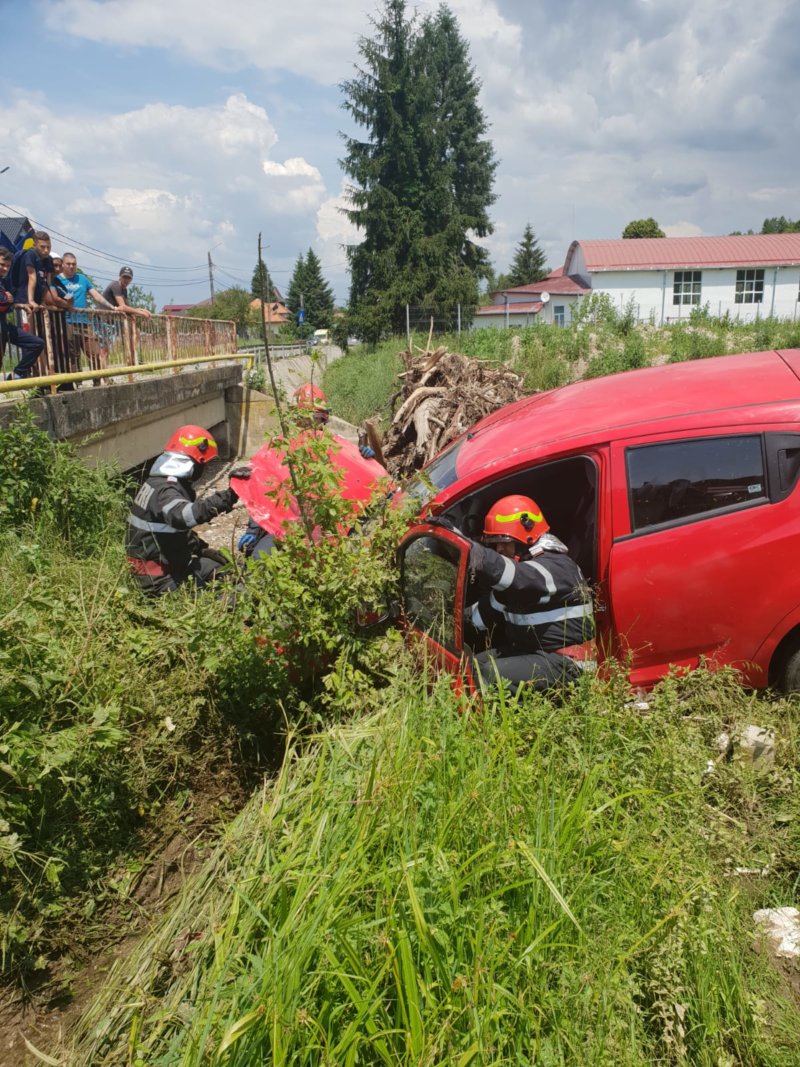 Acrobații cu mașina pe DN 73!