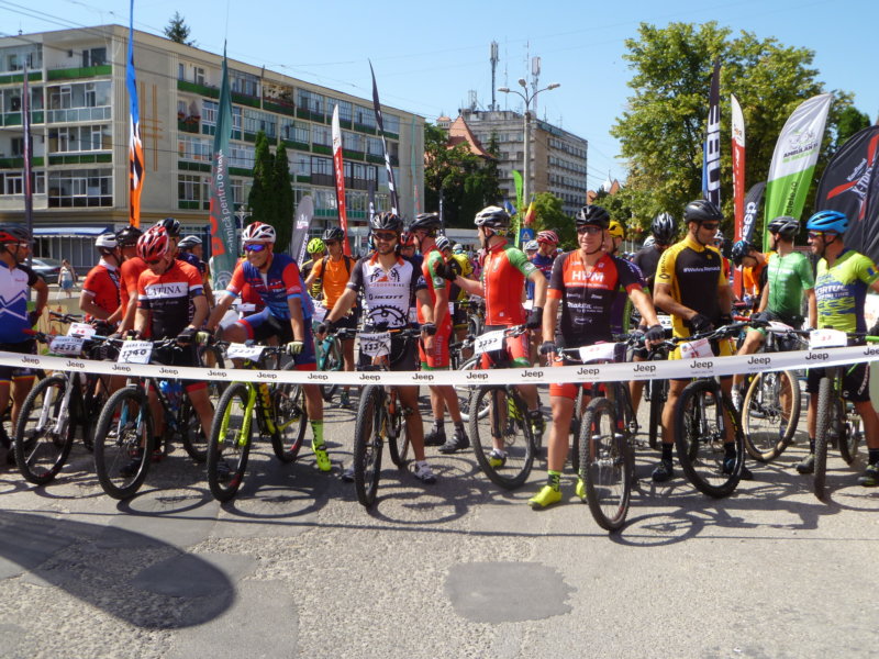 Centrul Câmpulungului s-a umplut de bicicliști!