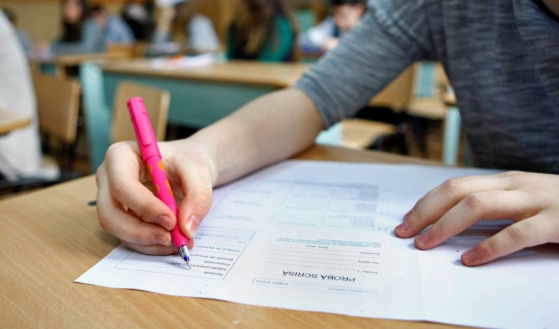 4680 de elevi au susținut Evaluarea Națională în Argeș