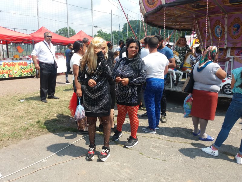Sâmbătă, la stadion, rromii s-au împerecheat…