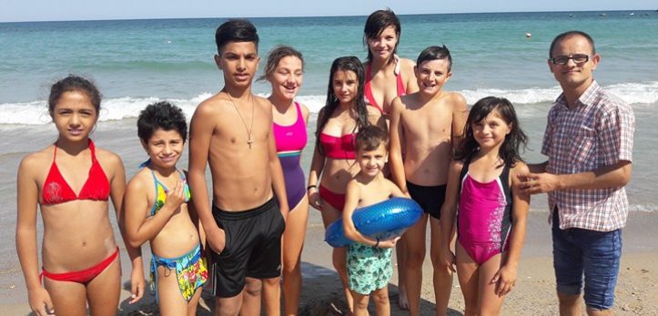 Copii din familii sărace sau din cămine, în tabără la mare!