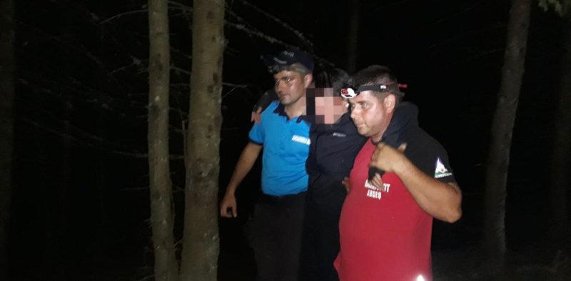 Turiști epuizați, salvați de jandarmi și salvamoniști