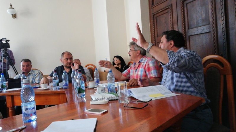 Consilierii locali trebuie să decidă dacă sunt de acord cu reorganizarea aparatului de specialitate al primarului
