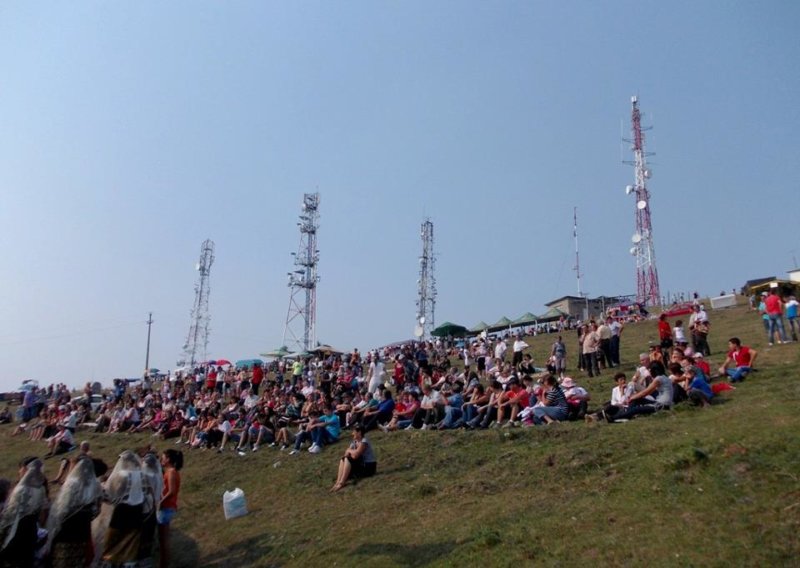 Dealul Măţău gazda „Fiilor” şi „Fiicelor” reveniţi acasă!