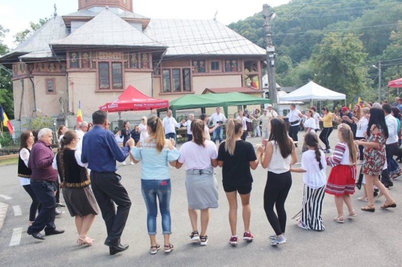 Întâlnirea fiilor satului Poienărei, scrie istorie