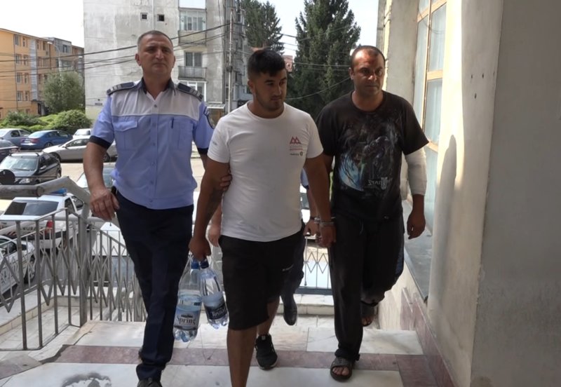 S-au bătut ca chiorii şi au ajuns întâi la Spital, apoi la Poliţie!