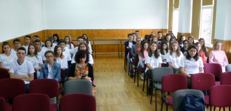 VIDEO: Elevii din Câmpulung învățați că talismanele culturii românești, sunt cărțile vechi!