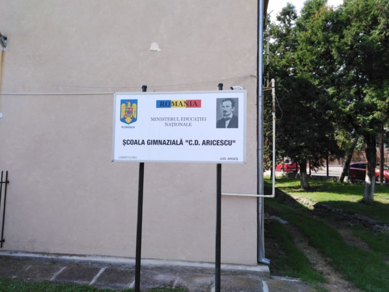 Colegiul Național Dinicu Golescu ,,va înghiți” o școală!