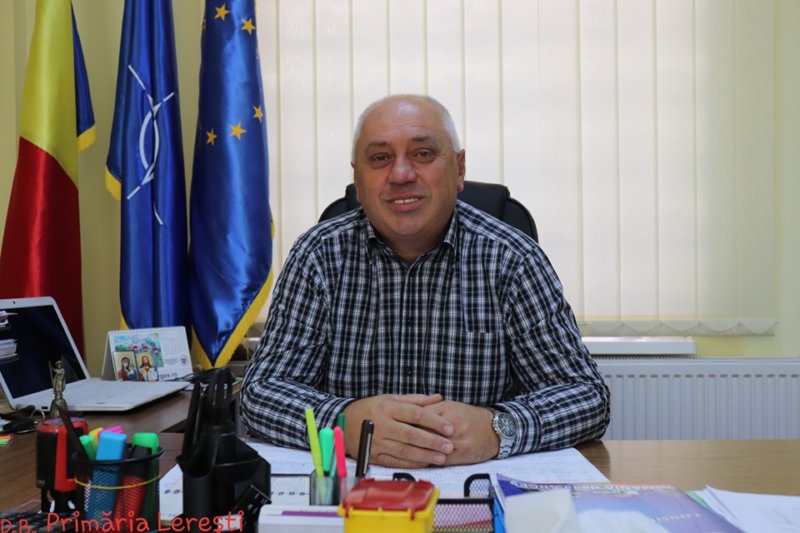 Astăzi este ziua primarului care muncește ca peste hotare! La mulți ani!