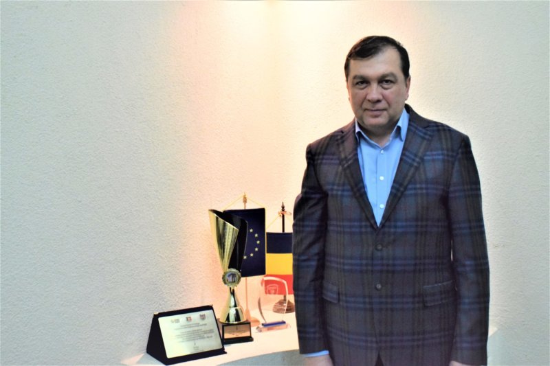 Medicul muscelean Viorel Jinga decorat de președintele țării!