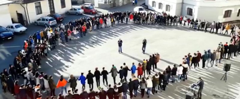 S-a încins Hora Unirii în curtea Colegiului Național Dinicu Golescu