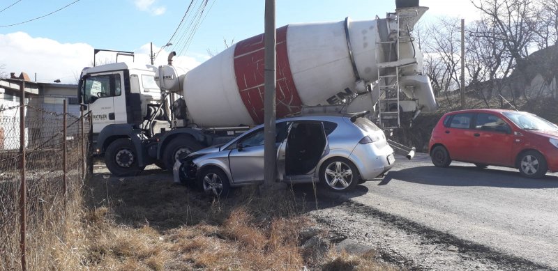 Camion vs turism pe DN 73!