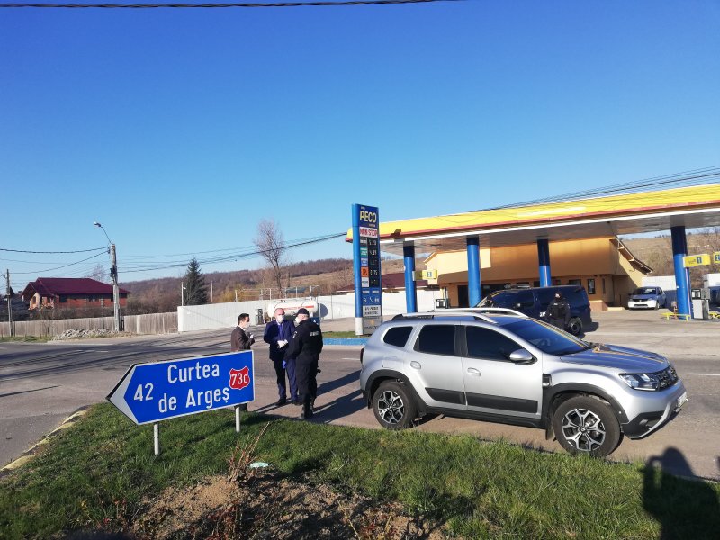 Comuna Godeni flancată de trupele de poliție și ale jandarmeriei!