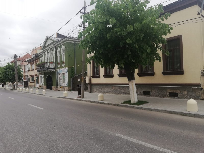 ADP-ul a confecționat blocatori pentru parcare aiurea!