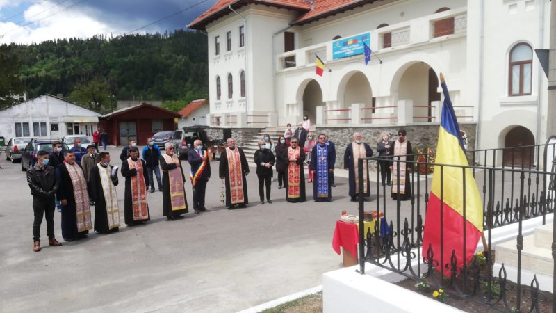 Monumentul Eroilor din parcarea Ateneului din Voinești a fost reabilitat și sfințit!
