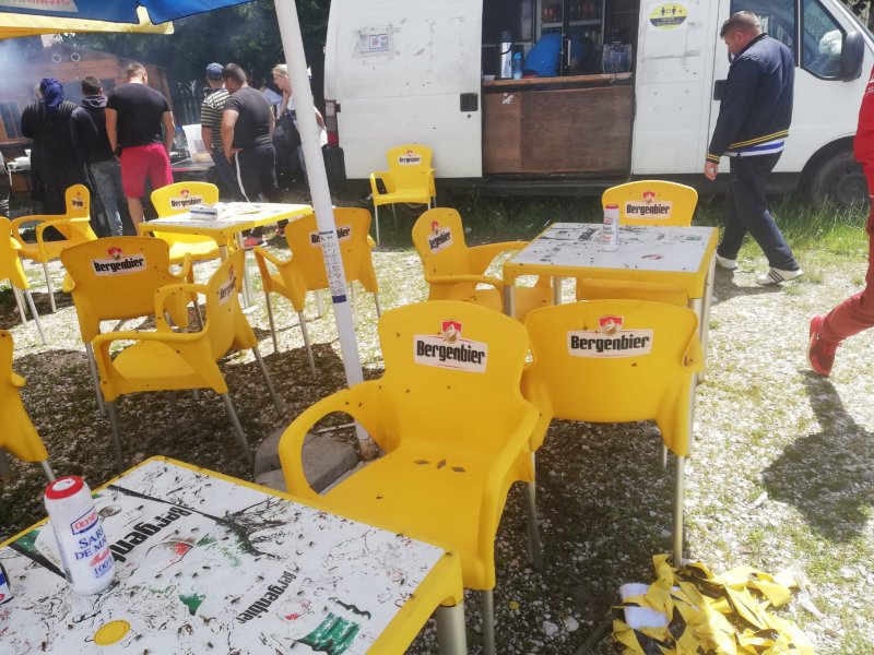 Invazie de viespi în târgul săptămânal de la Lerești!