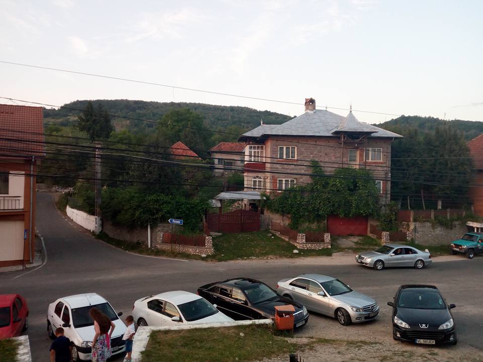 Drumurile din Poienarii din Muscel au intrat în reabilitare!