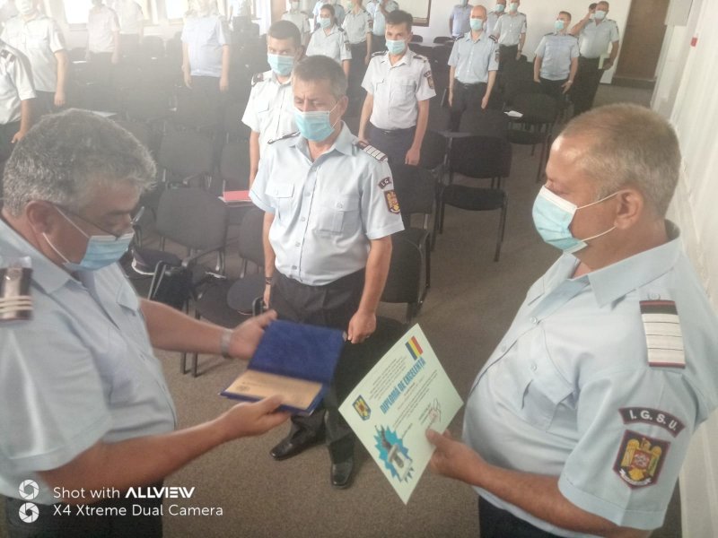 ISU Argeș: Au fost înaintați în gradul militar