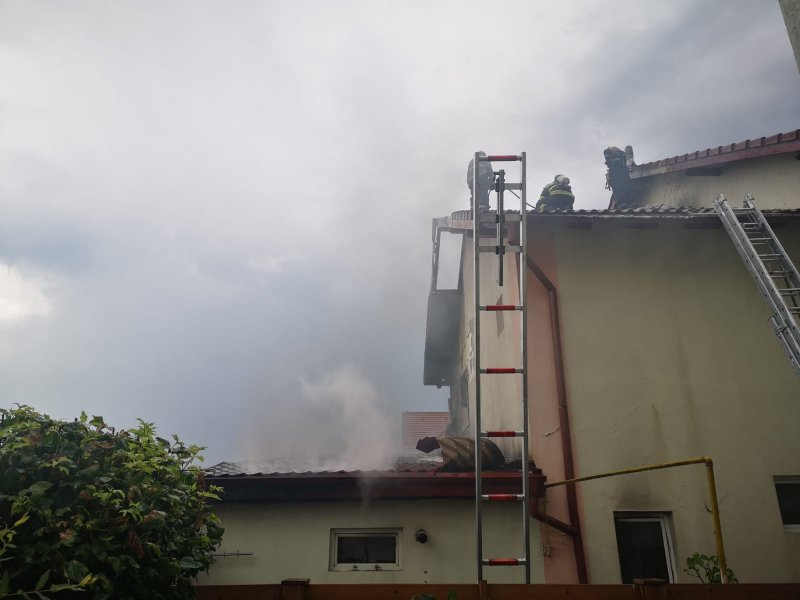 Era să le ia foc casa! În magazie fiind depozitate lichide inflamabile