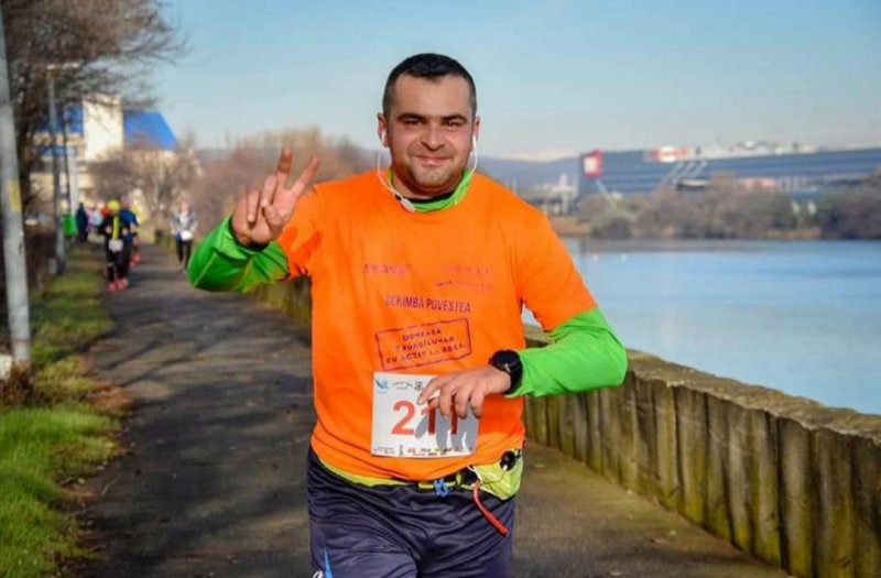 El este jandarmul care aleargă din dorința de a veni în ajutorul oamenilor
