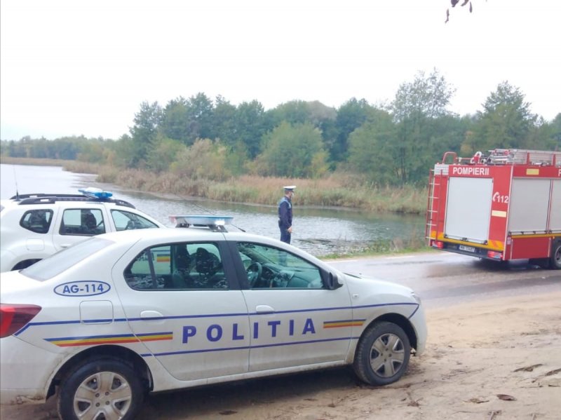 A plonjat cu autoturismul în apele lacului de acumulare Budeasa