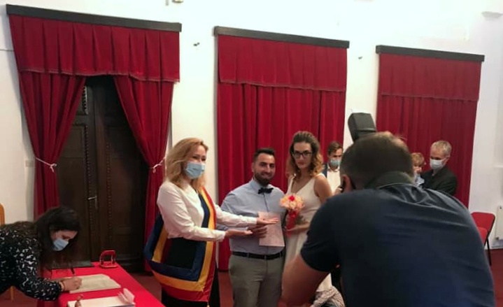 Primarul Lăsconi a oficiat prima sa căsătorie!