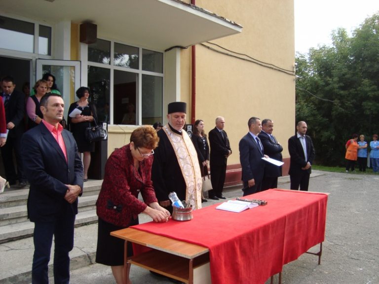 Oficialităţile s-au îmbulzit la festivităţile de deschidere a noului an şcolar la Câmpulung! Oficialităţile s-au îmbulzit la festivităţile de deschidere a noului an şcolar la Câmpulung!