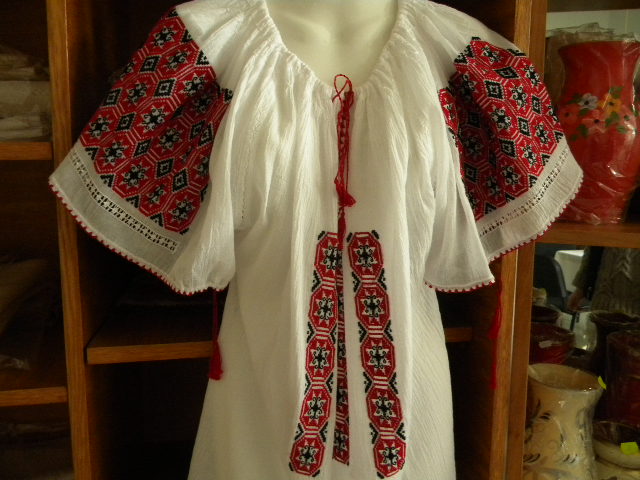Iile din cufărul bunicii sunt păstrate în baza de date Argcoms