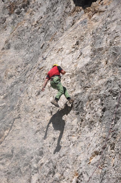 WEEKEND: Amatorii de alpinism şi escaladă sunt aşteptaţi la Cheile Dâmbovicioarei WEEKEND: Amatorii de alpinism şi escaladă sunt aşteptaţi la Cheile Dâmbovicioarei