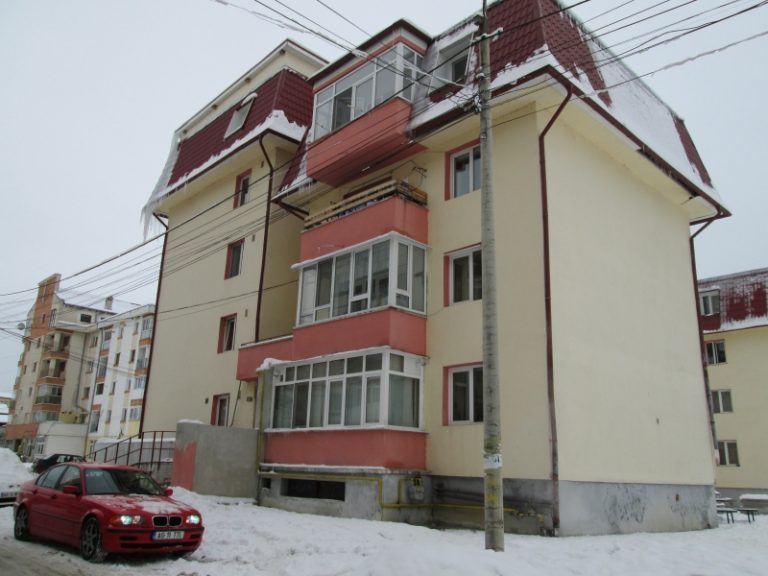 Scade chiria celor care locuiesc în blocurile ANL?