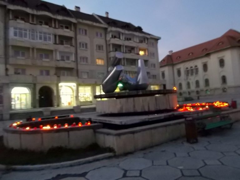VIZITAȚI CÂMPULUNG: Topul celor mai urâte statui din Muscel!