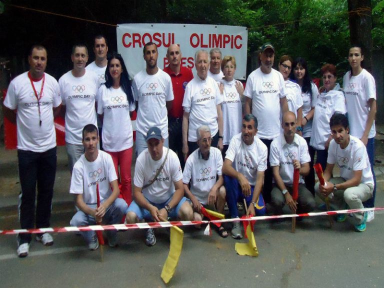 Crosul ,,Ziua Olimpică” a reunit participanţi cu vârste cuprinse între 6-81 ani!