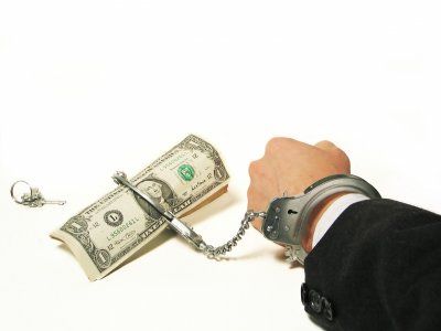 Asistenţi de europarlamentari acuzaţi de spălare de bani!