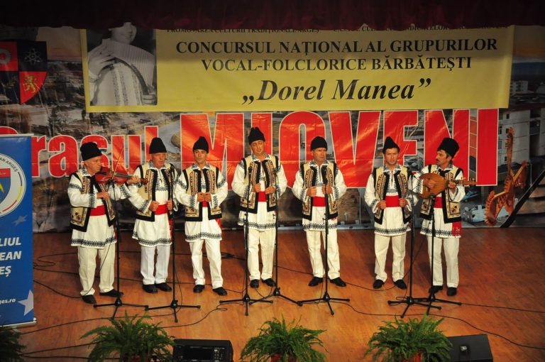 Grupurile Vocal Folclorice Bărbătești se întrec la Mioveni! Începe festivalul „Dorel Manea”!