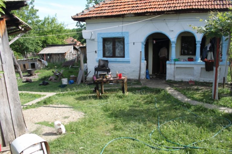 O bătrînă de 80 de ani era să moară arsă de vie în propria locuinţă