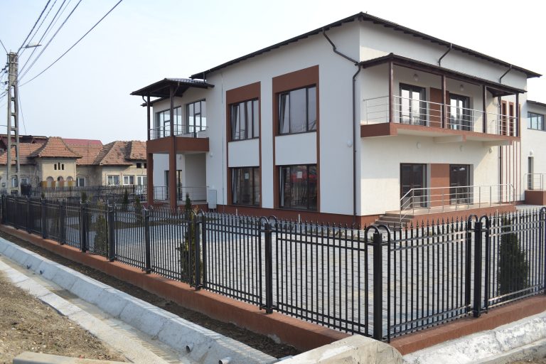 Centrul Cultural Mioveni are în administrare o clădire la Colibaşi